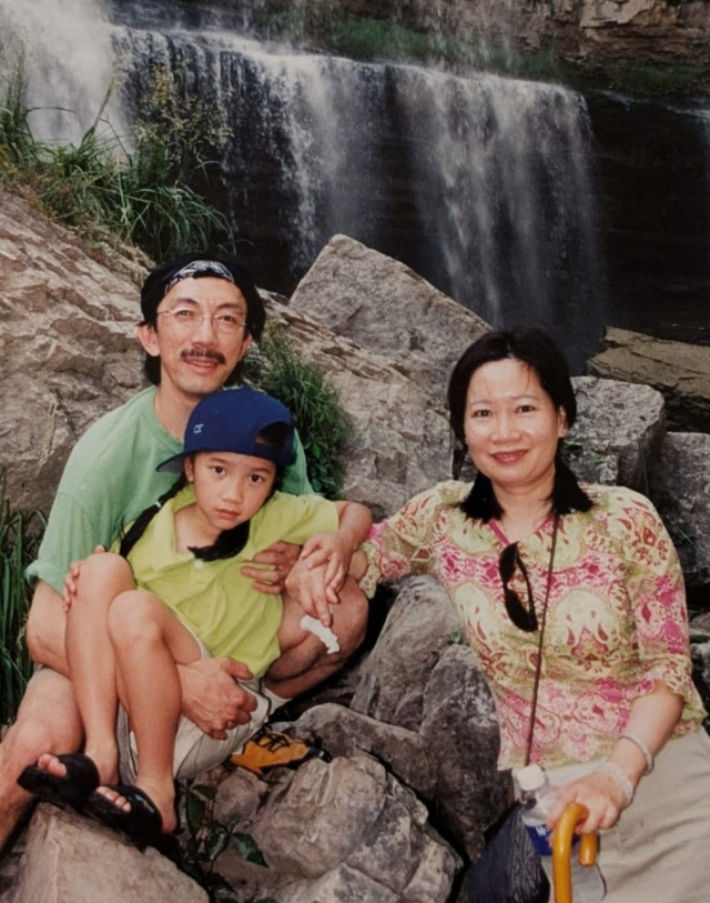 Edith Shum with her parents