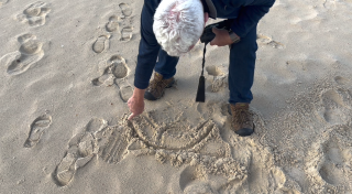 Bob Graham explains why beaches are curved