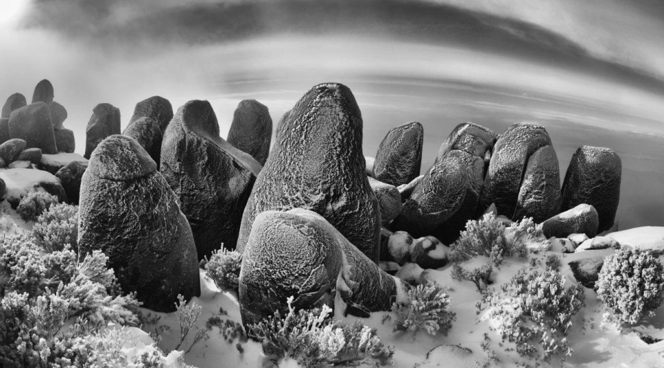 Kunanyi rocks snow blackwhite by Grant Murray 1584