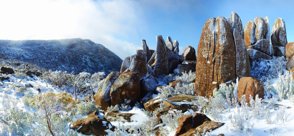 Kunanyi rocks snow by Grant Murray 8480