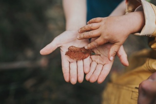 Nature Be In It Kids Outdoors hands leaf